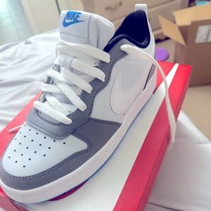 Nike Court Borough Low 2
Boys' Grade School 6y